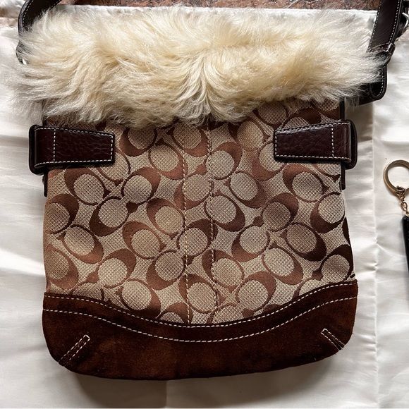 Coach Signature C Bag with Shearling Trim and Key Card Holder - Picture 9 of 16